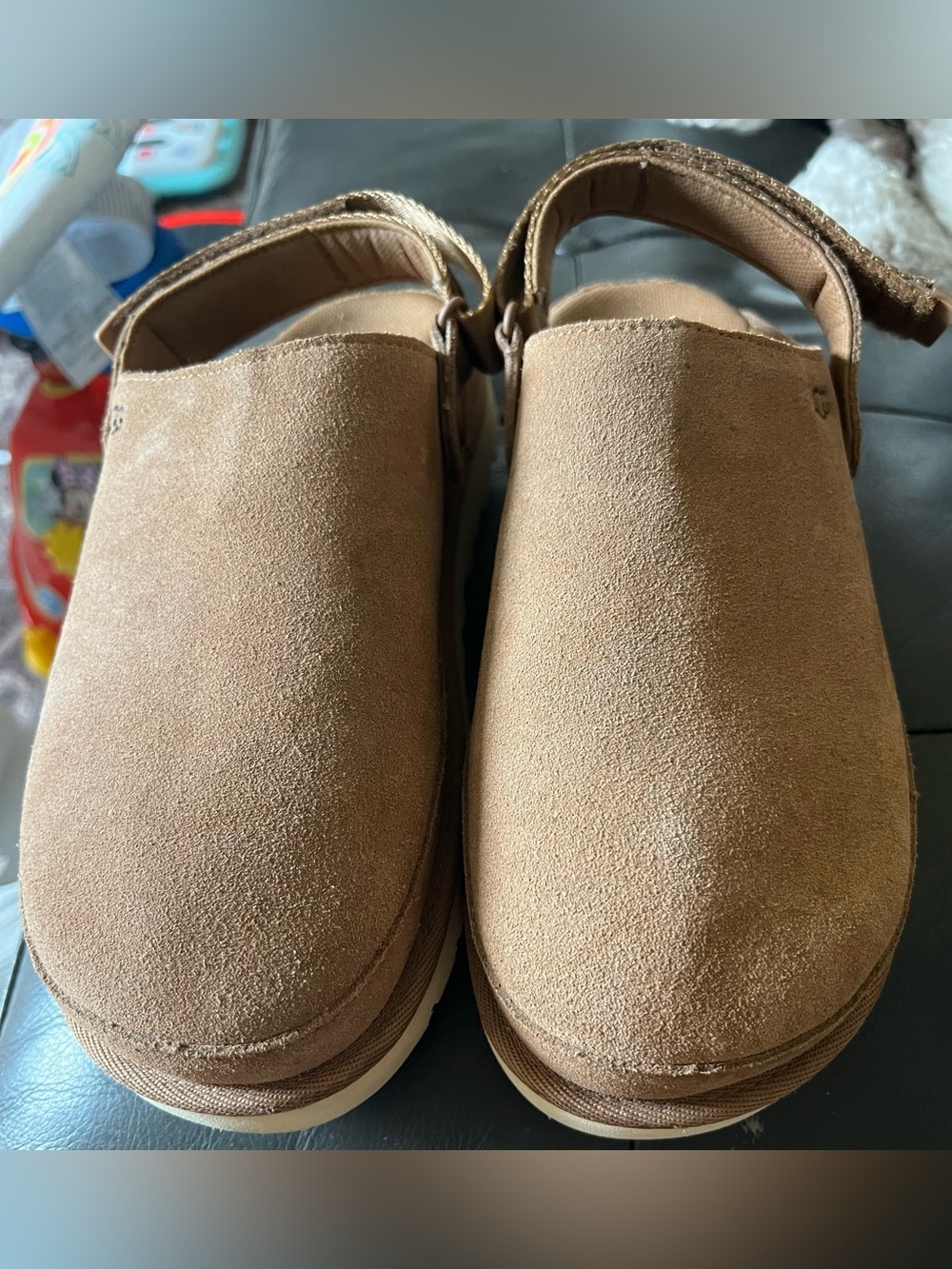 UGG Women's Goldenstar Clog - Chestnut size 9